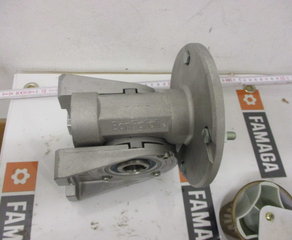 Мотор-редуктор об. мин/i7
UNIVERSELLE SCHNECKENGETRIEBEMOTOR
VF 49 P1 7 P80 B5 B3
BX 80B 4 230/400-50 IP55 CLF B5
01 GETRIEBE VF 49 P1 7 P80 B5 B3
GETRIEBETYP VF
GETRIEBEBAUGRÖSSE 49
BAUFORM P1
Aufsteckausführung
Abtriebshohlwelle mit Paßfeder
Hohlwelle (dxl)=25x82 mm
ÜBERSETZUNG 7
ANTRIEBSBEZEICH P80
BAUFORM B5
EINBAULAGEN B3
Seite 2 / 3
Menge
Stückpreis
Netto EUR
02 MOTOR - BX 80B 4 230/400-50 IP55 CLF B5
MOTORTYP BX - IE3 EFFIZIENZ
MOTORBAUGRÖSSE IEC 80
POLZAHL 4
SPANNUNG-FREQUENZ 230/400-50
SCHUTZKLASSE IP55
ISOLATIONSKLASSE CLF
BAUFORM B5
TECH. DATA:
n2 Ausgabegeschwind. 204 [min-1]
Mn2 Ausg.- Nenndrehm. 30 [Nm]
fs Betriebsfaktor 1.8
n Geschwindigkeit 1425 [min-1]
Mn Nenndrehmoment 5.0 [Nm]
Cos# 0.81
Pn Nennleistung 0.75 [kW]
Pn Nennleistung 1 [Hp] Bonfiglioli